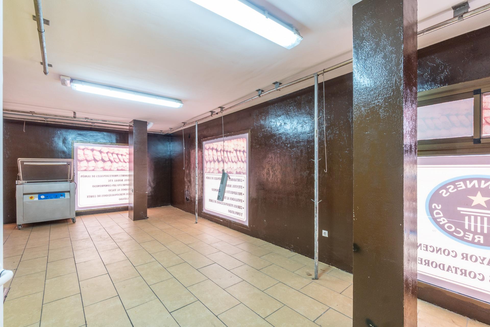 For sale - 1 Bathroom Commercial Unit in Torrevieja - Paseo maritimo  - Alicante