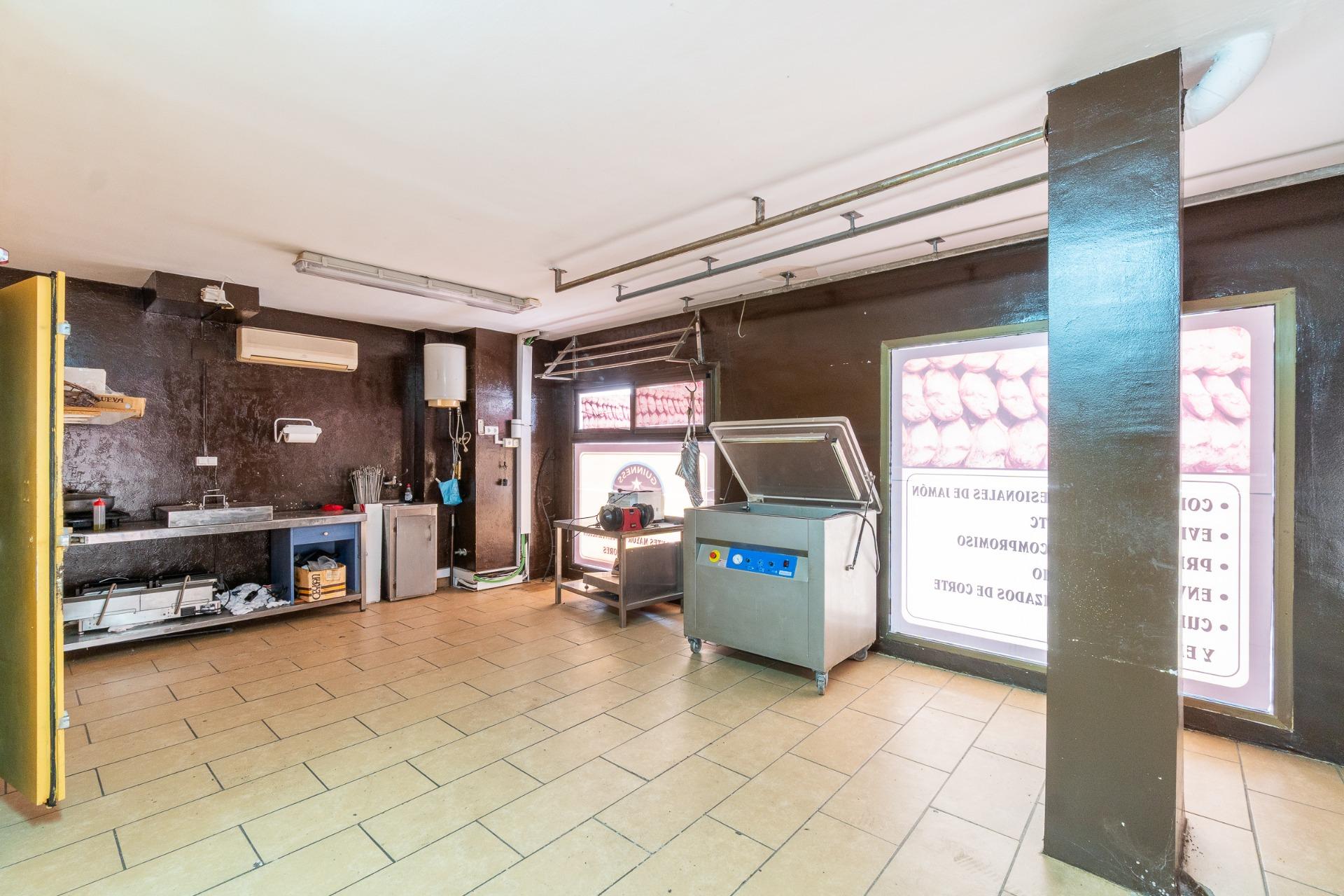 For sale - 1 Bathroom Commercial Unit in Torrevieja - Paseo maritimo  - Alicante