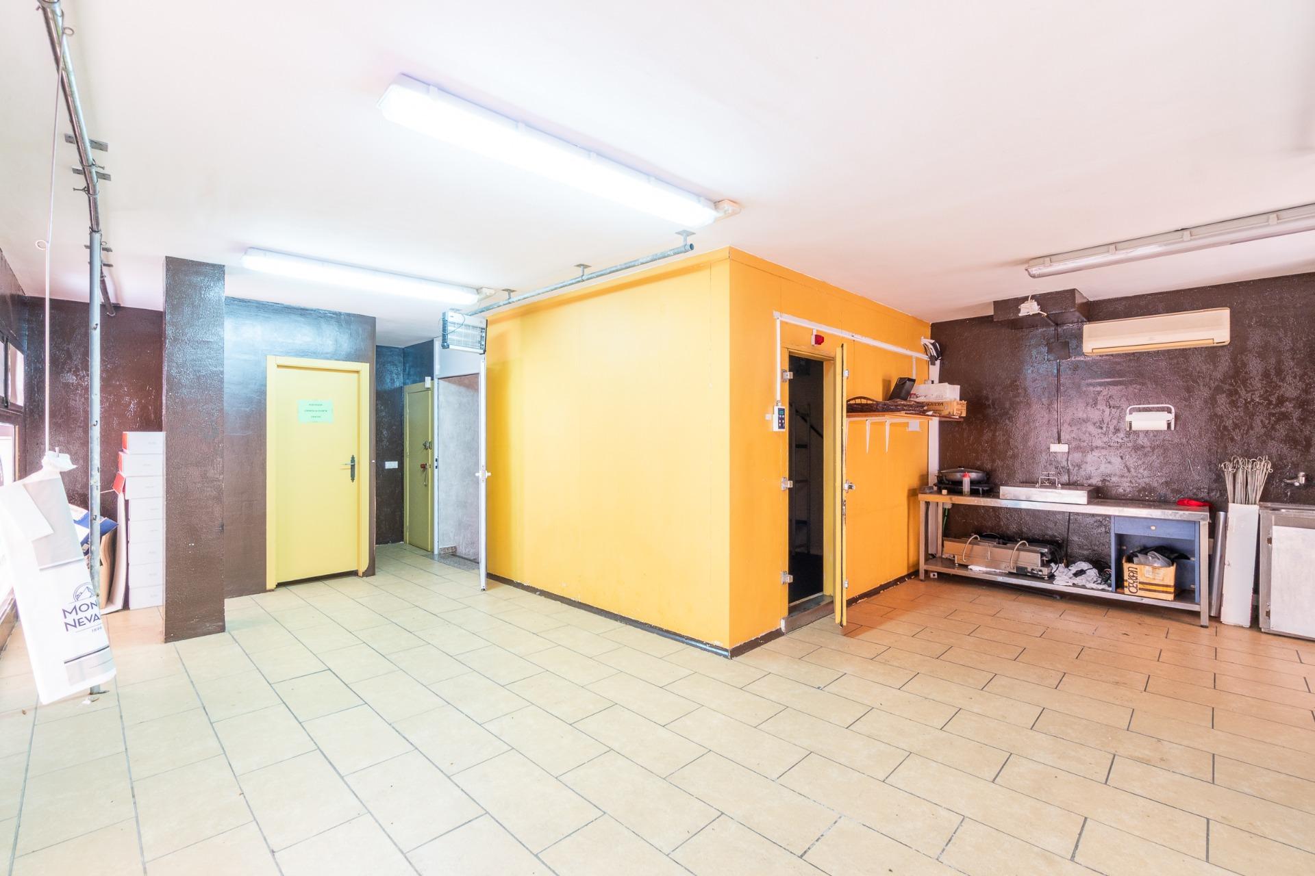 For sale - 1 Bathroom Commercial Unit in Torrevieja - Paseo maritimo  - Alicante