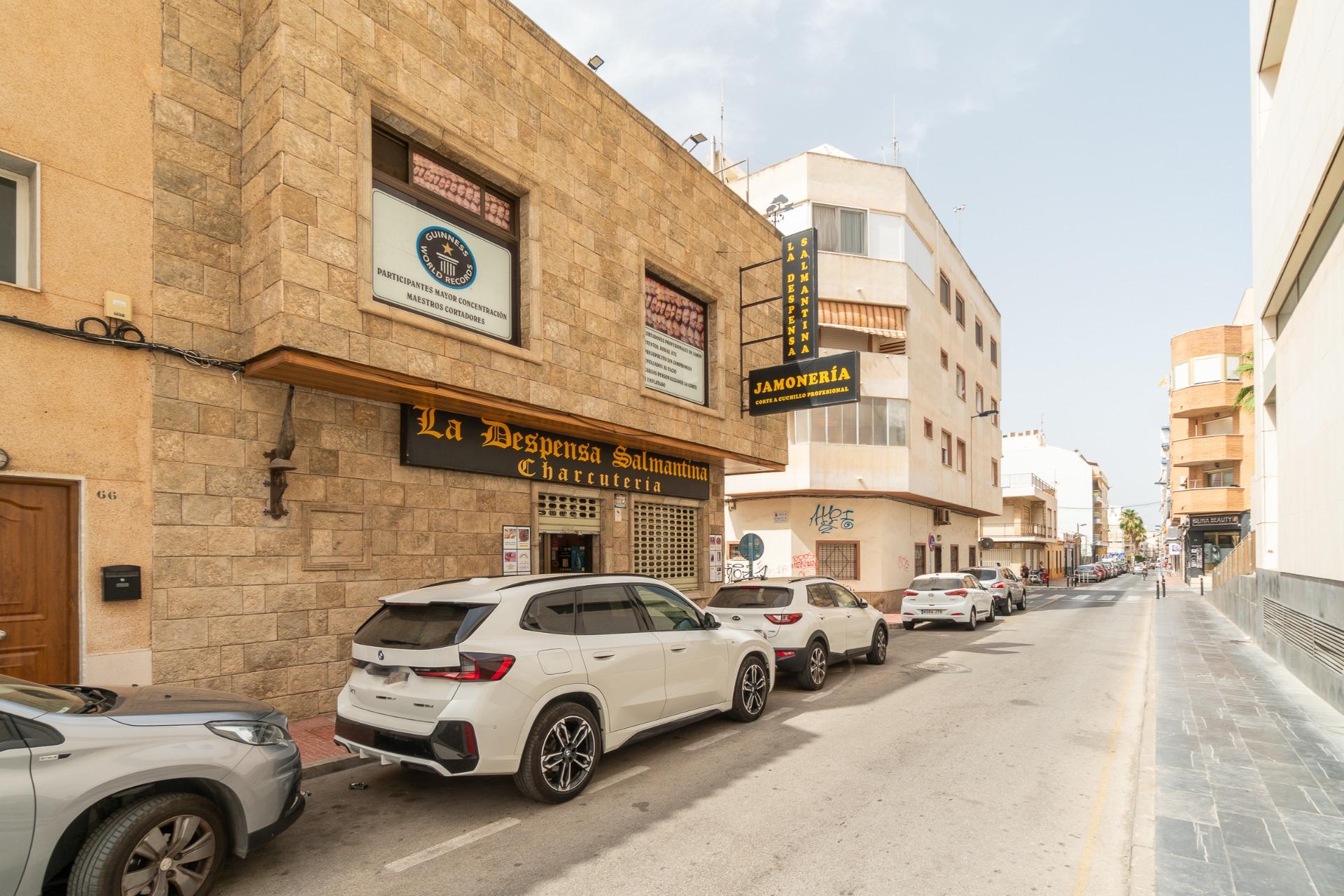 For sale - 1 Bathroom Commercial Unit in Torrevieja - Paseo maritimo  - Alicante