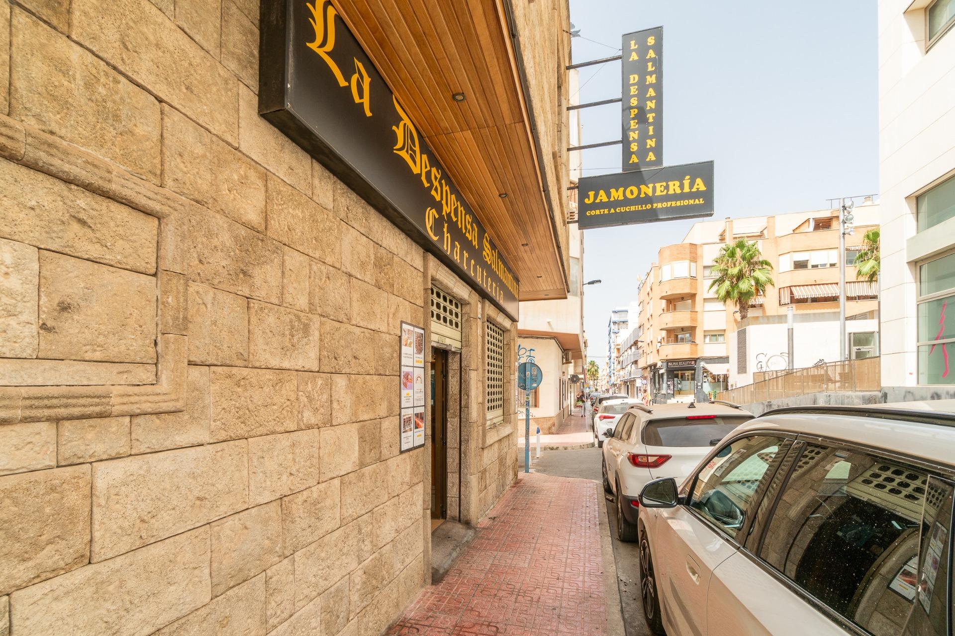 For sale - 1 Bathroom Commercial Unit in Torrevieja - Paseo maritimo  - Alicante