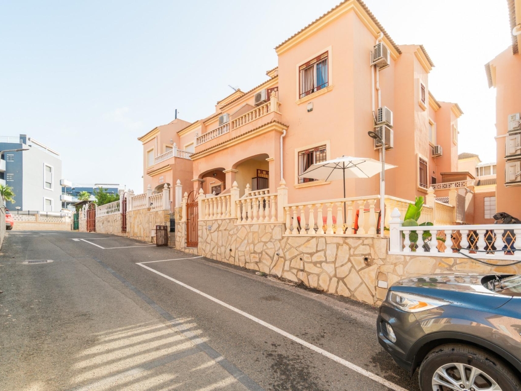 3 Bedroom 2 Bathroom Terraced house in Orihuela Costa