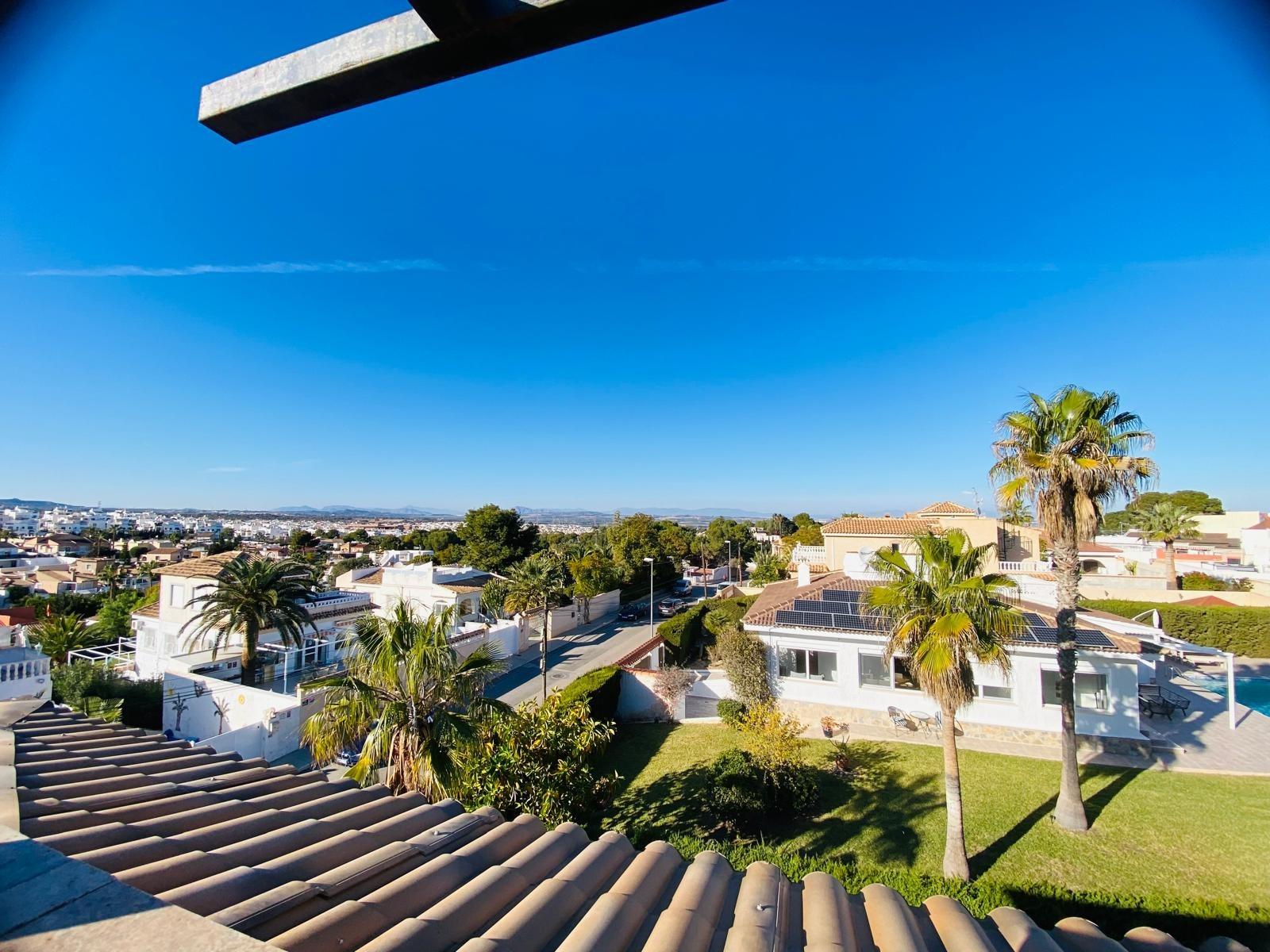 For sale - 2 Bedroom 2 Bathroom Villa in Orihuela Costa - La Florida  - Alicante