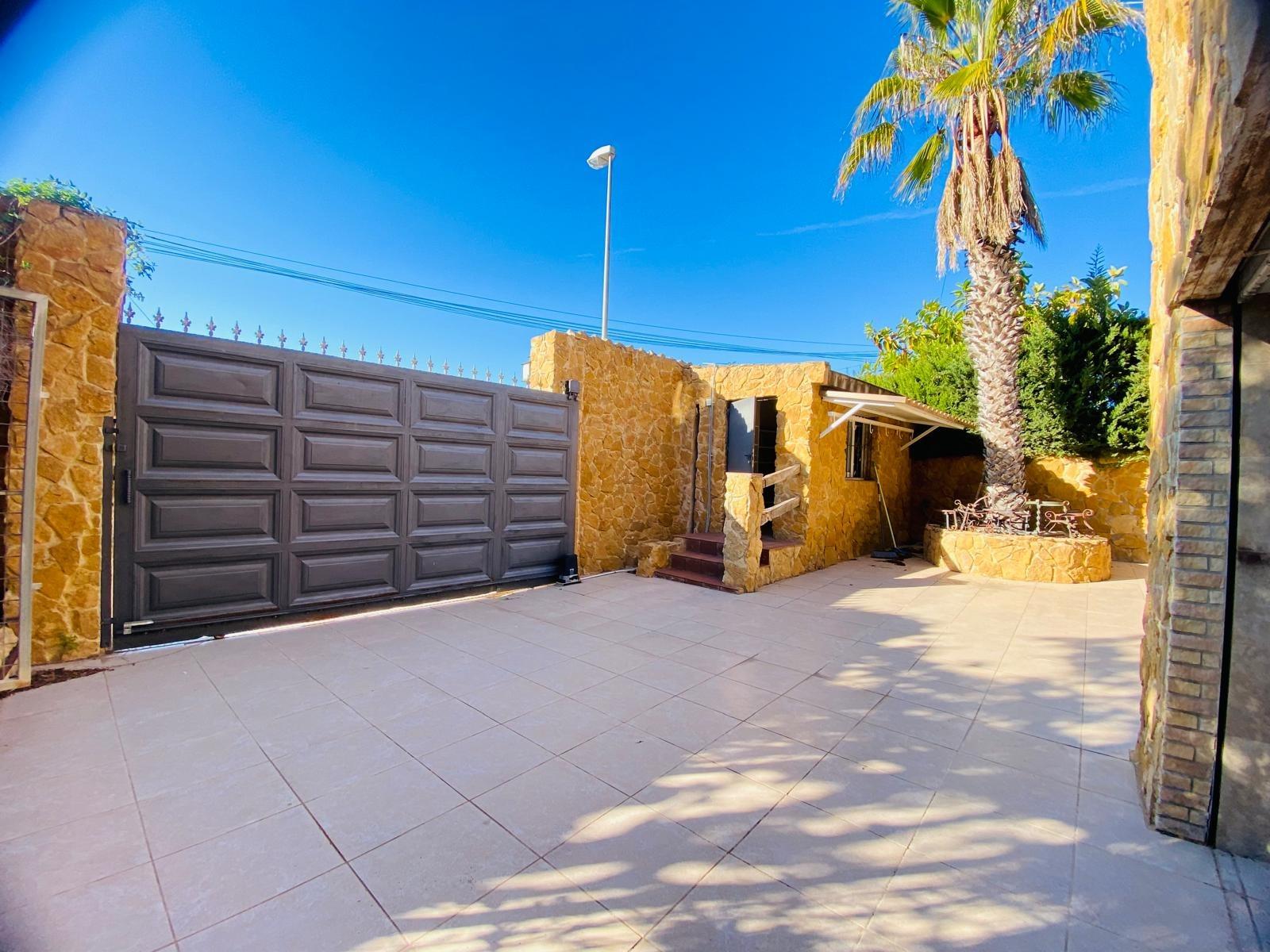 For sale - 2 Bedroom 2 Bathroom Villa in Orihuela Costa - La Florida  - Alicante