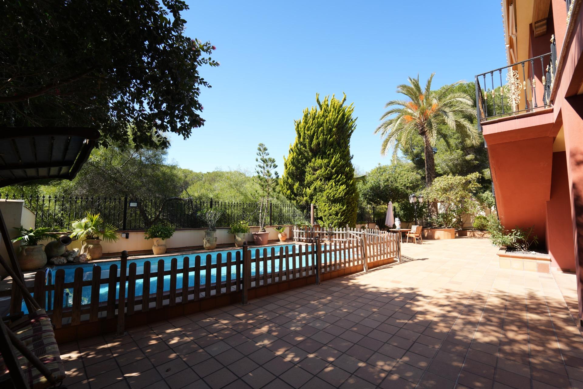 For sale - 8 Bedroom 6 Bathroom Villa in Orihuela Costa - Campoamor  - Alicante