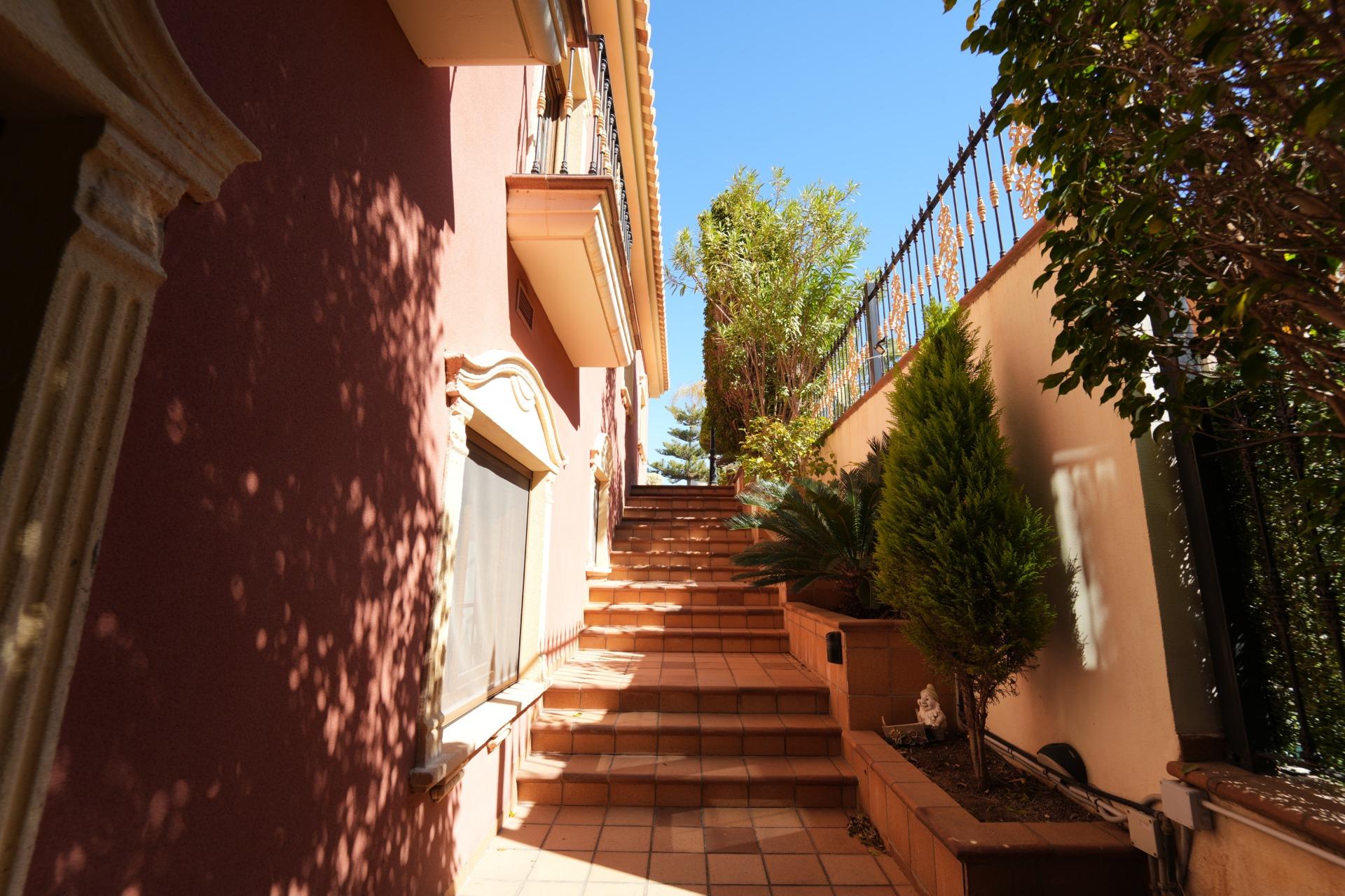 For sale - 8 Bedroom 6 Bathroom Villa in Orihuela Costa - Campoamor  - Alicante