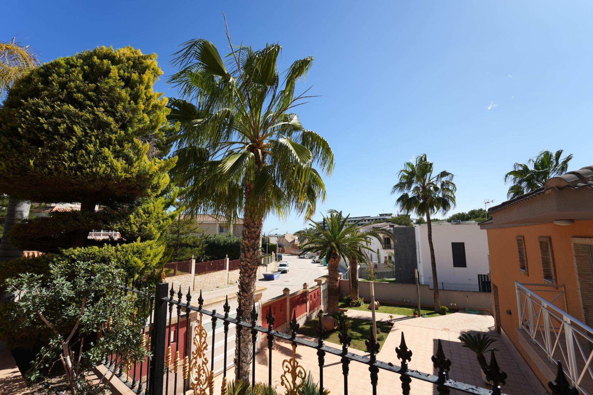 For sale - 8 Bedroom 6 Bathroom Villa in Orihuela Costa - Campoamor  - Alicante