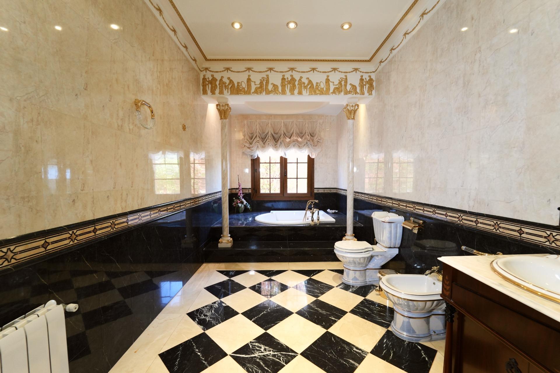 For sale - 8 Bedroom 6 Bathroom Villa in Orihuela Costa - Campoamor  - Alicante