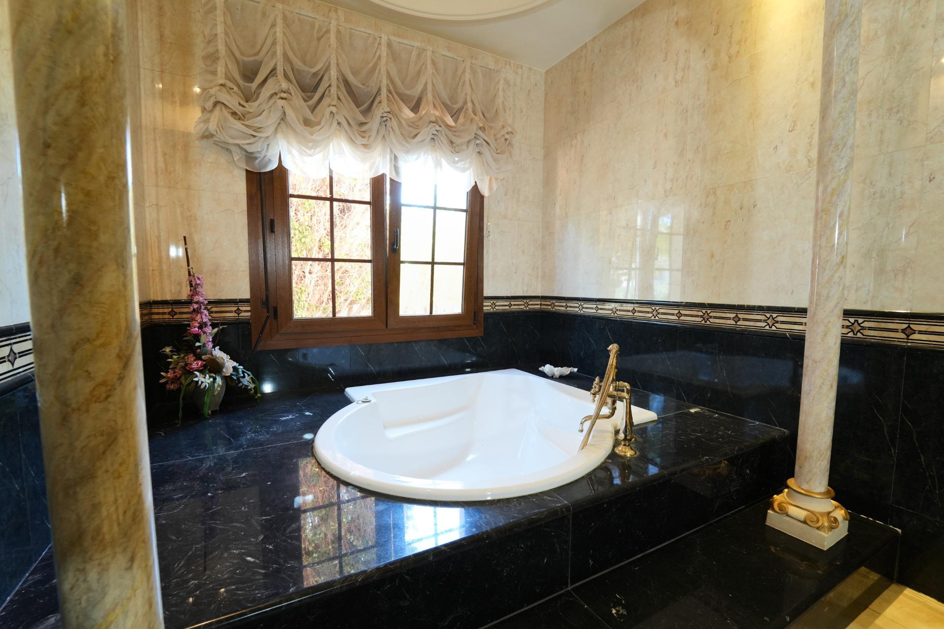 For sale - 8 Bedroom 6 Bathroom Villa in Orihuela Costa - Campoamor  - Alicante