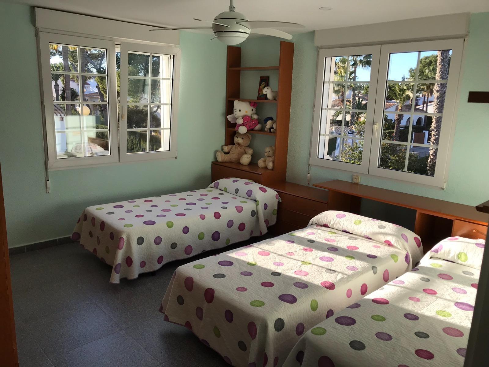 For sale - 7 Bedroom 4 Bathroom Villa in Orihuela Costa - Cabo Roig  - Alicante