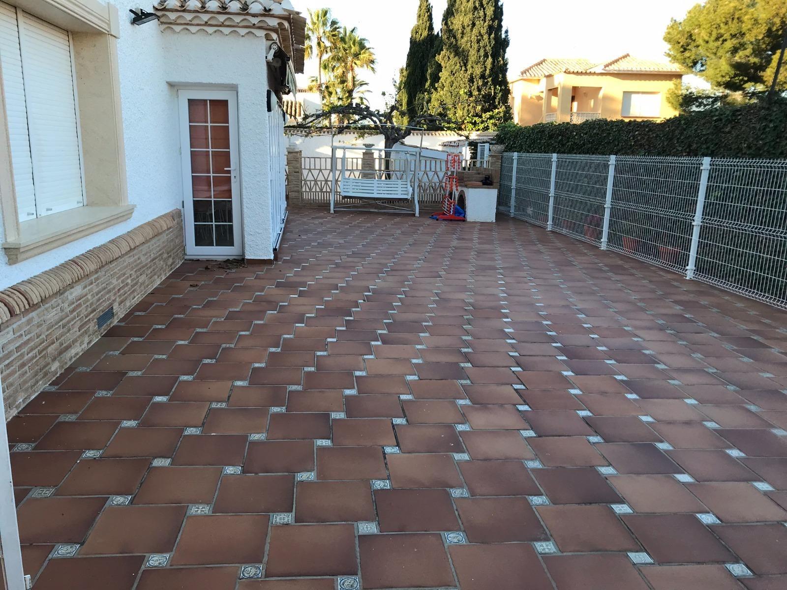 For sale - 7 Bedroom 4 Bathroom Villa in Orihuela Costa - Cabo Roig  - Alicante
