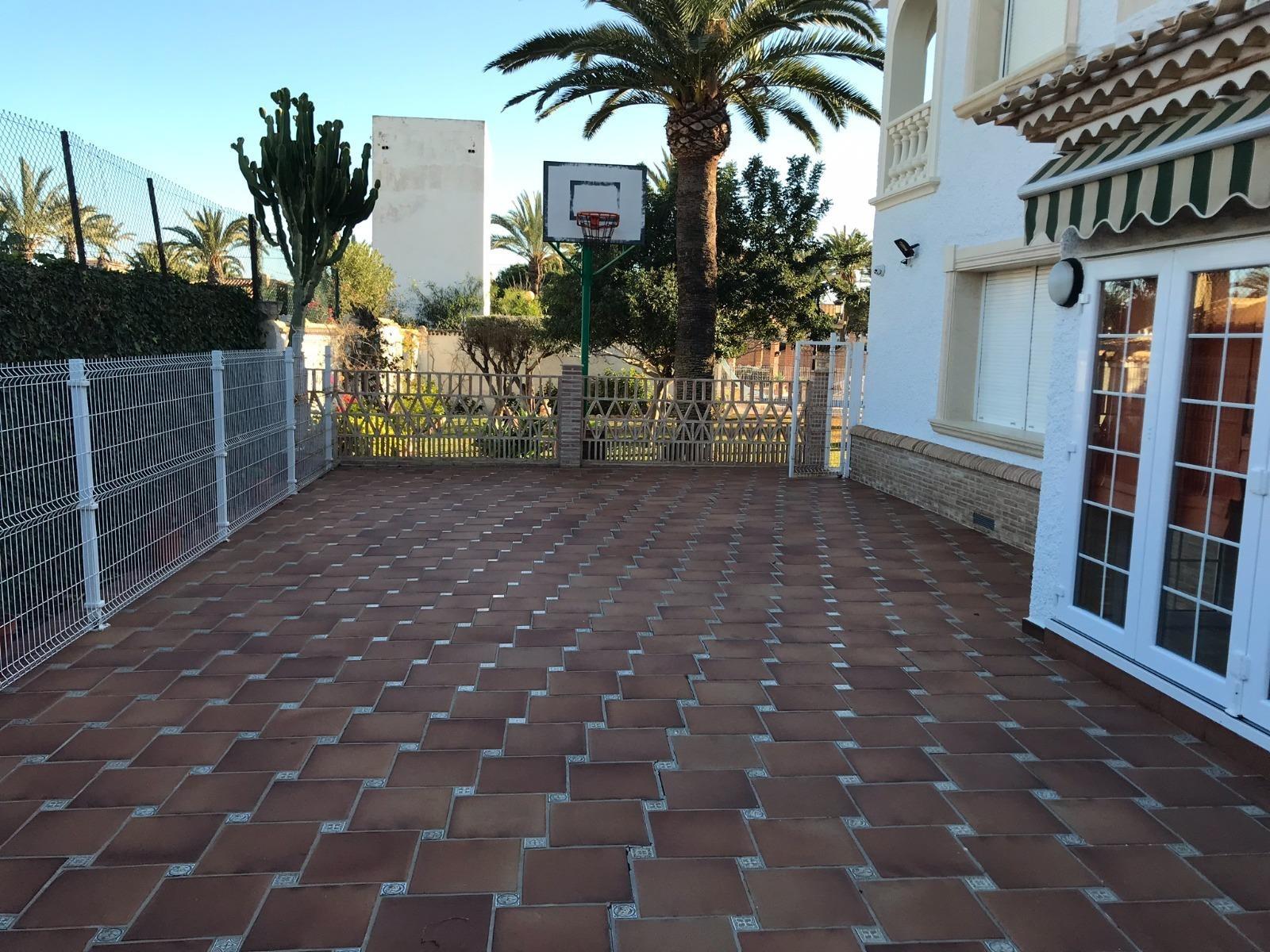 For sale - 7 Bedroom 4 Bathroom Villa in Orihuela Costa - Cabo Roig  - Alicante