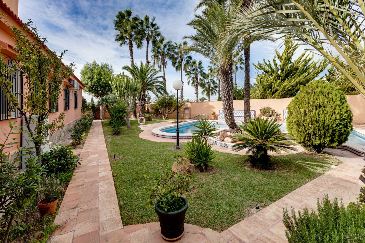 For sale - 5 Bedroom 3 Bathroom Villa in Torrevieja - San Luis  - Alicante
