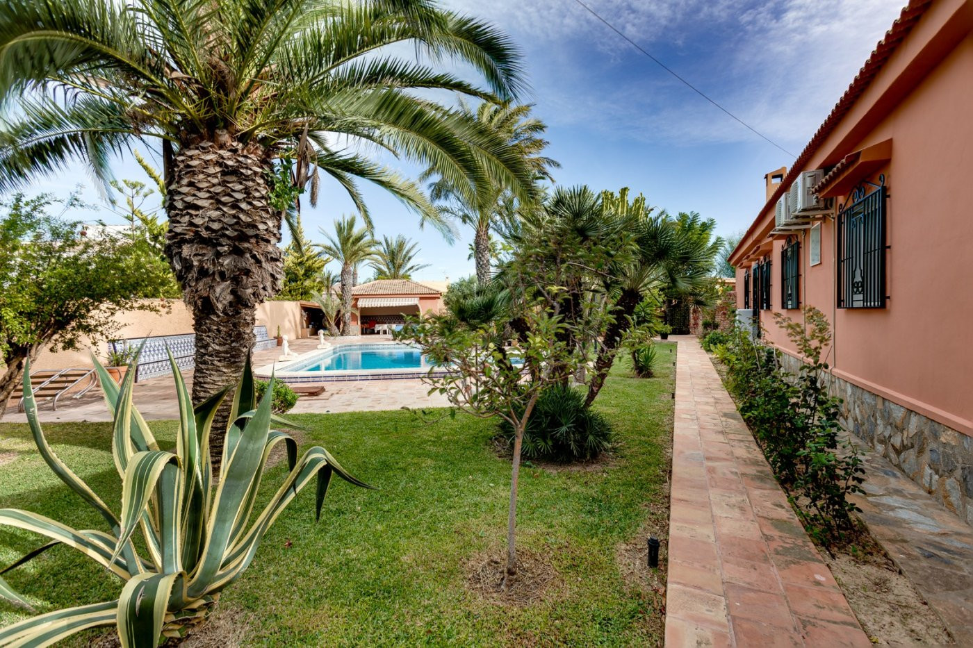 For sale - 5 Bedroom 3 Bathroom Villa in Torrevieja - San Luis  - Alicante