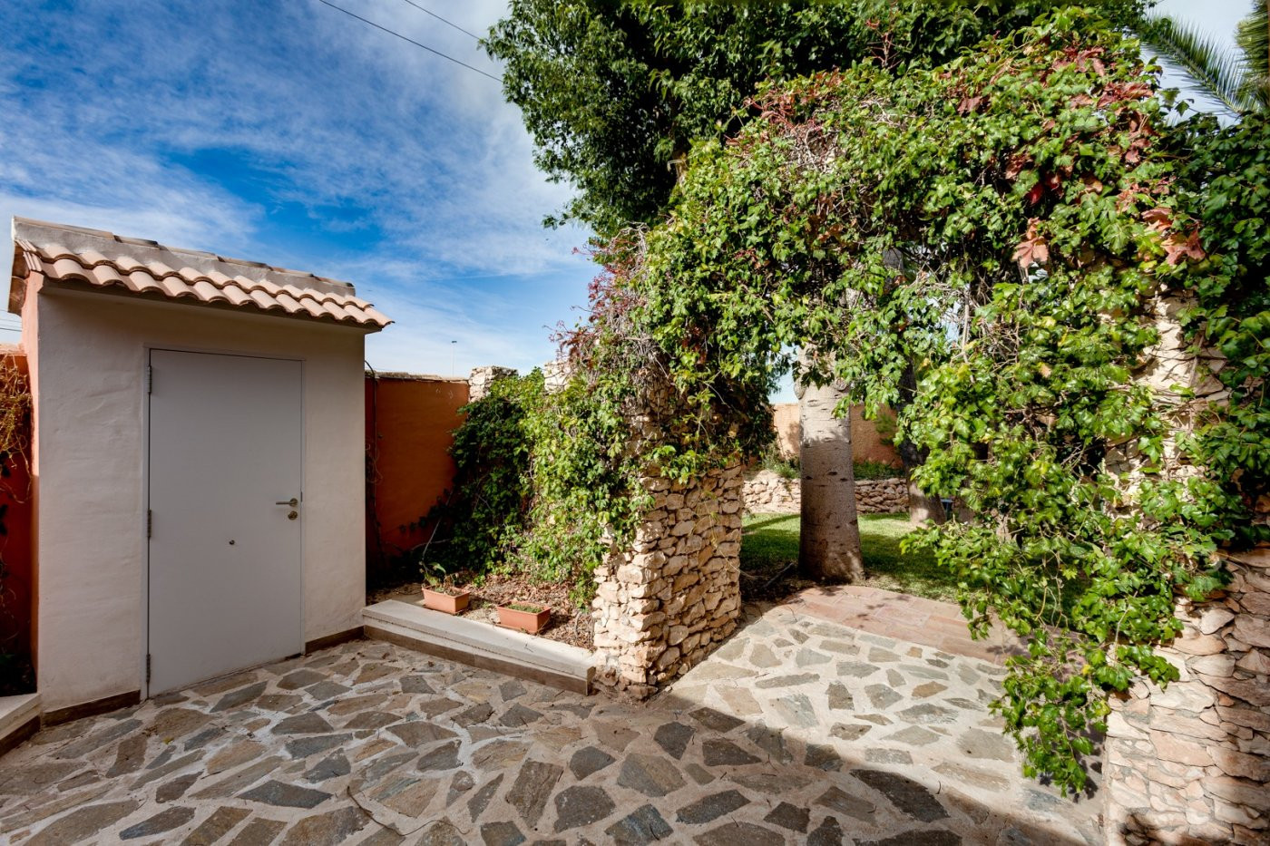 For sale - 5 Bedroom 3 Bathroom Villa in Torrevieja - San Luis  - Alicante