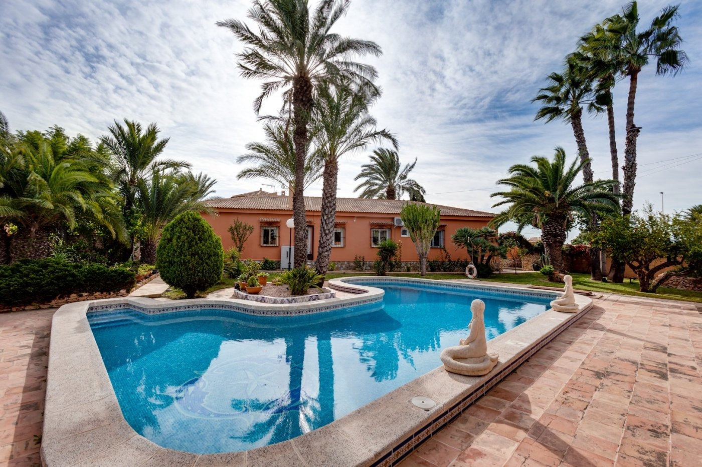 For sale - 5 Bedroom 3 Bathroom Villa in Torrevieja - San Luis  - Alicante
