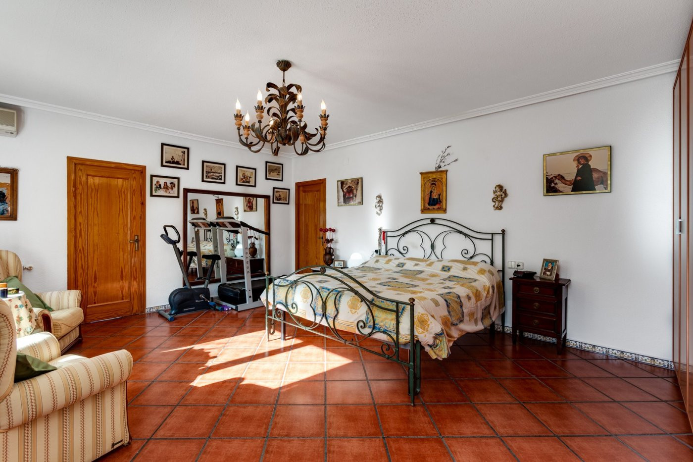 For sale - 5 Bedroom 3 Bathroom Villa in Torrevieja - San Luis  - Alicante