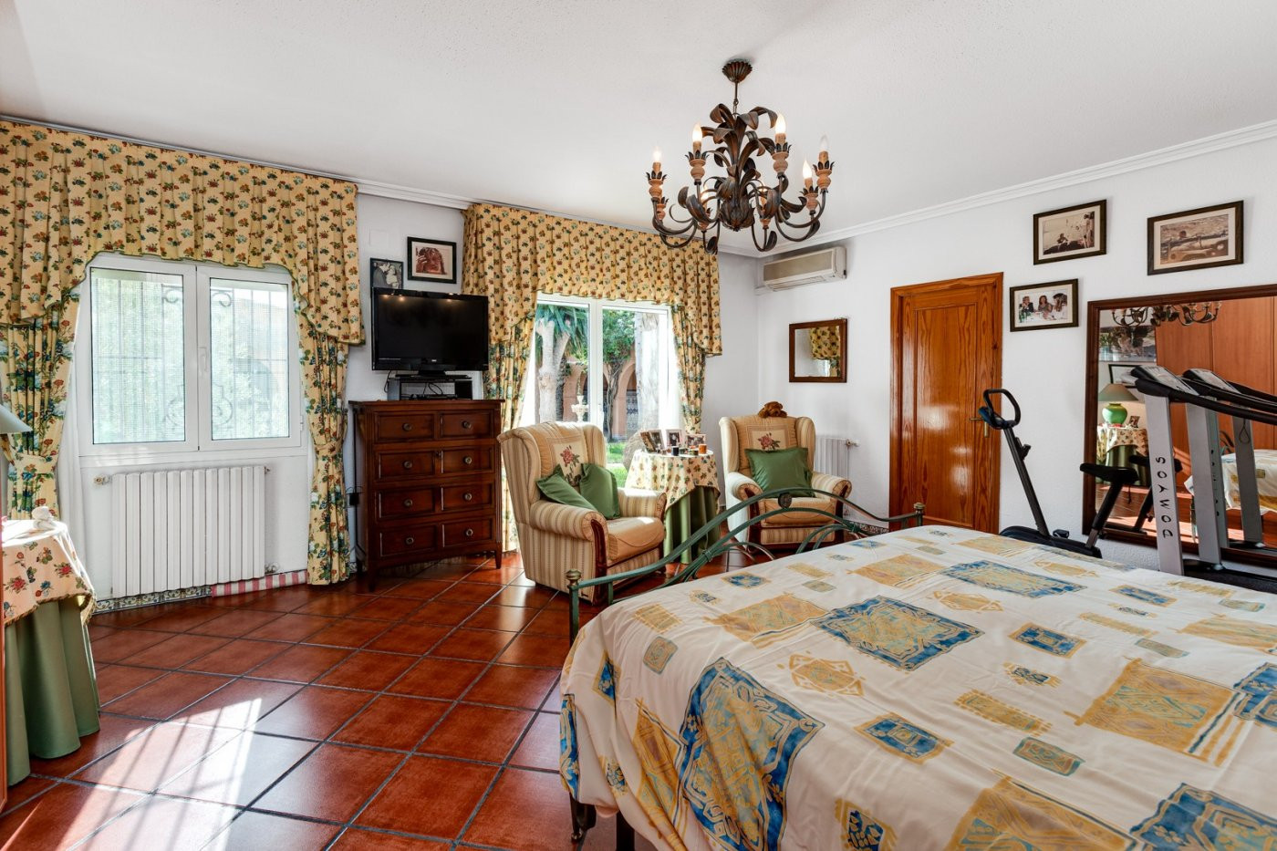 For sale - 5 Bedroom 3 Bathroom Villa in Torrevieja - San Luis  - Alicante