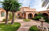27-2-220-11-556/81015, 5 Bedroom 3 Bathroom Villa in Torrevieja