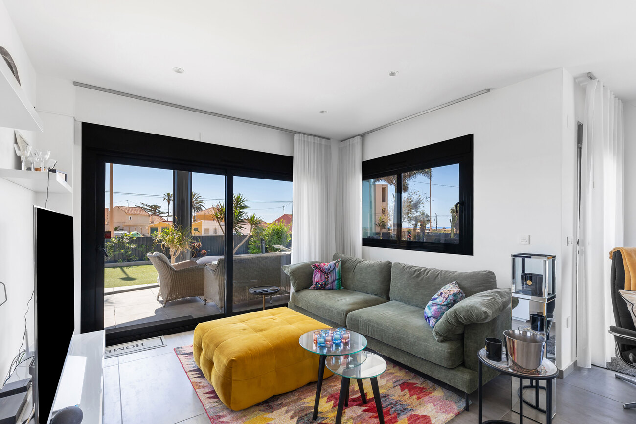 For sale - 4 Bedroom 3 Bathroom Villa in Torrevieja - Rosaleda  - Alicante