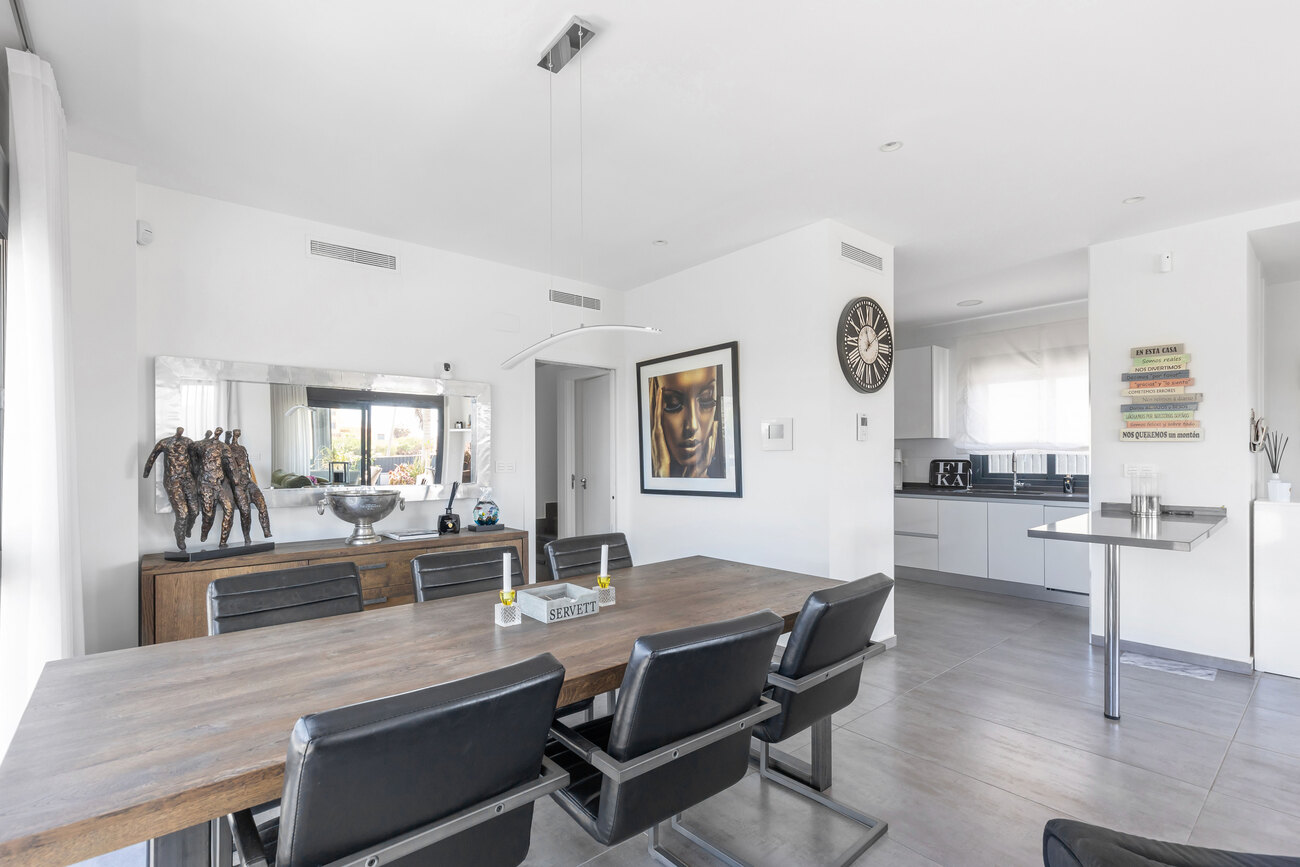 For sale - 4 Bedroom 3 Bathroom Villa in Torrevieja - Rosaleda  - Alicante