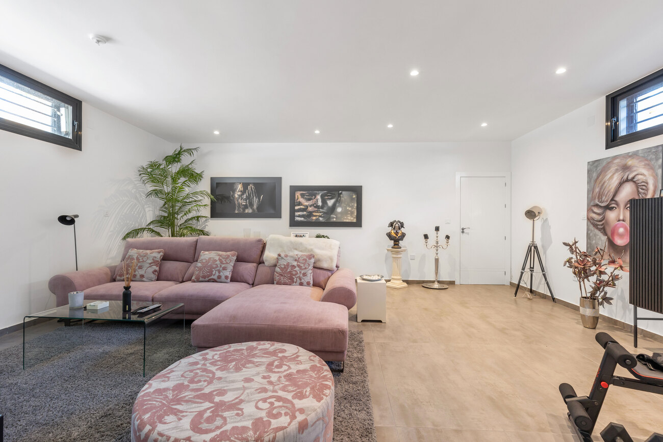 For sale - 4 Bedroom 3 Bathroom Villa in Torrevieja - Rosaleda  - Alicante