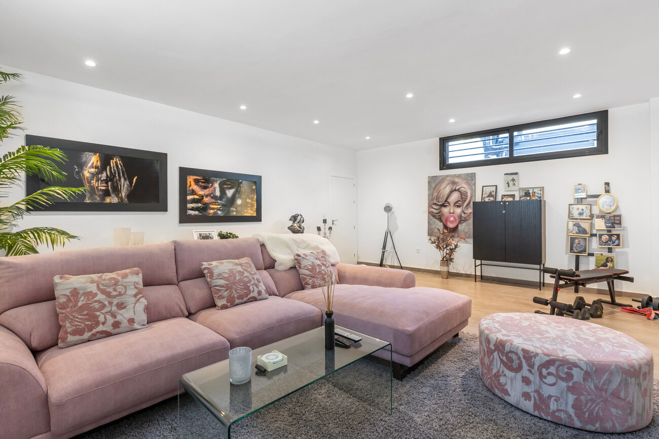 For sale - 4 Bedroom 3 Bathroom Villa in Torrevieja - Rosaleda  - Alicante