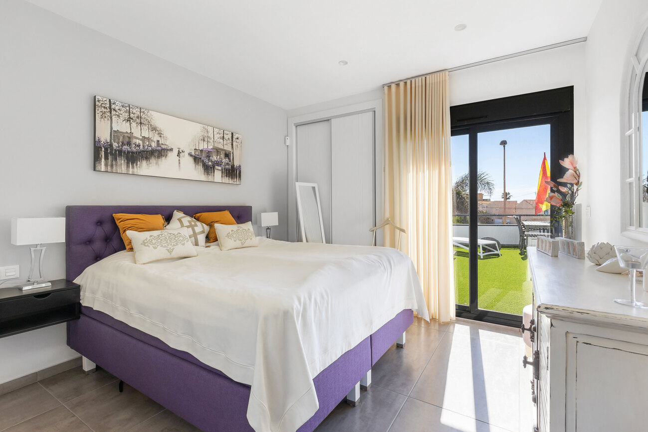 For sale - 4 Bedroom 3 Bathroom Villa in Torrevieja - Rosaleda  - Alicante