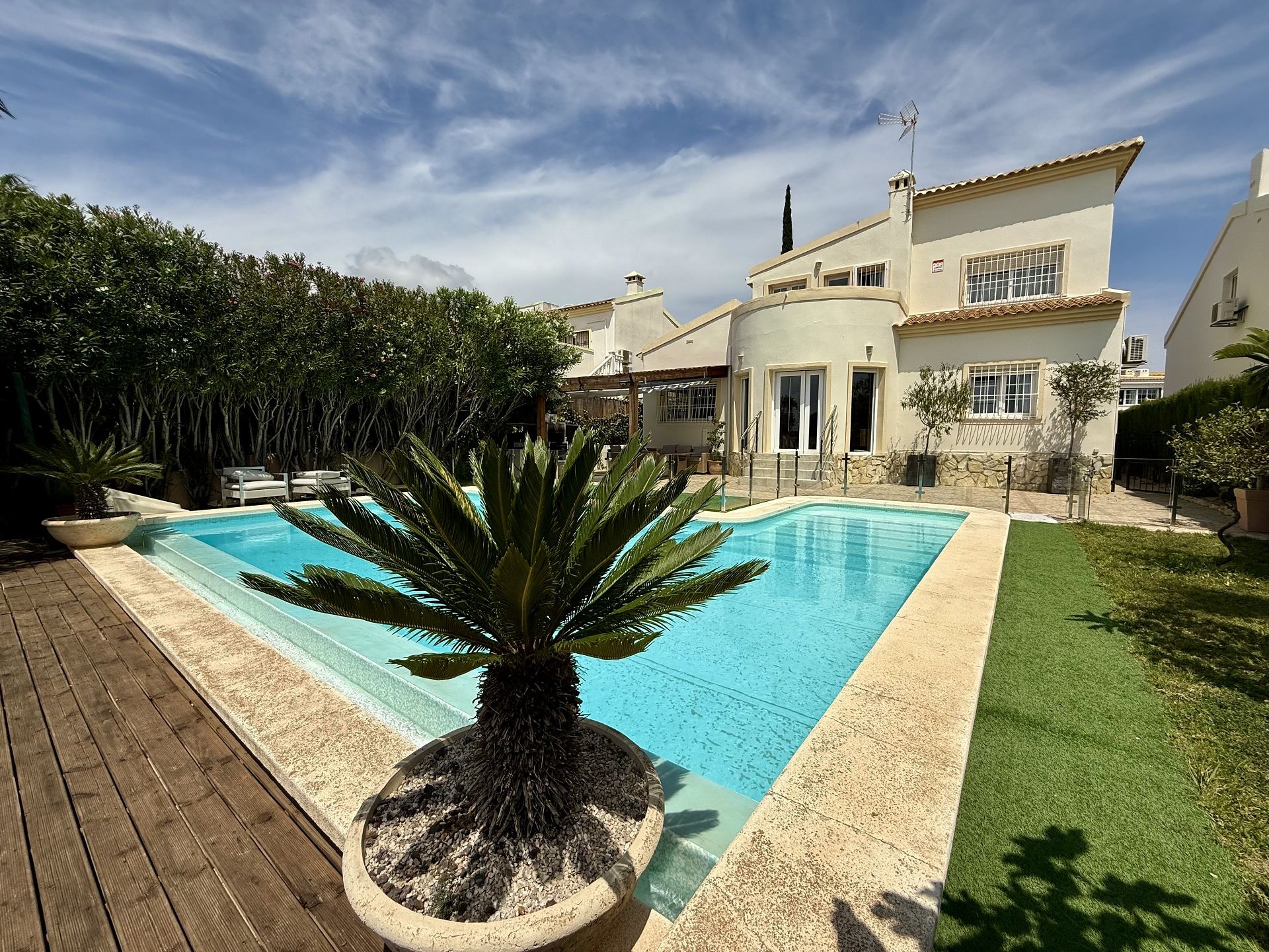 For sale - 4 Bedroom 3 Bathroom Villa in Orihuela Costa - Costa Blanca  - Alicante