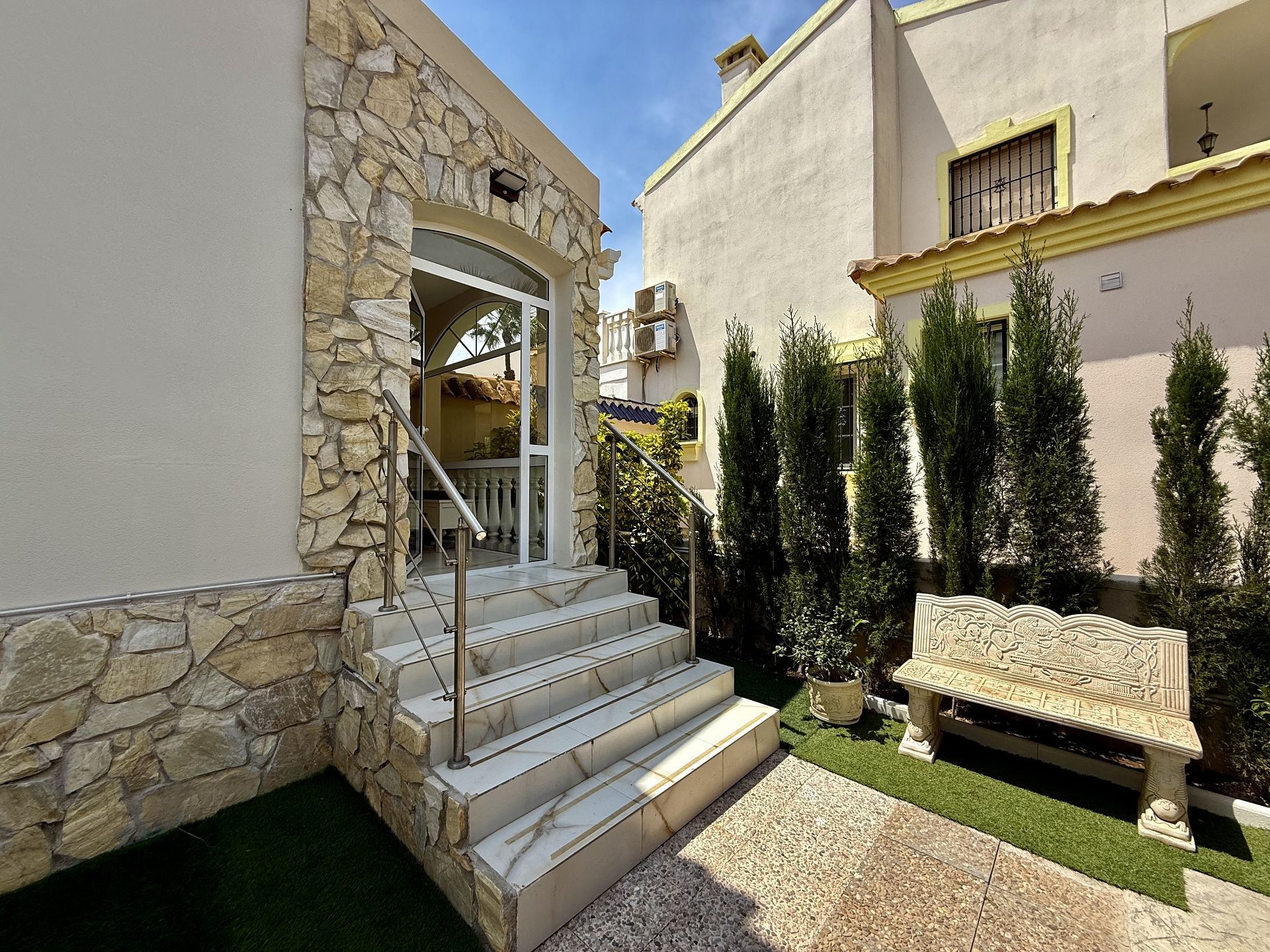 For sale - 4 Bedroom 3 Bathroom Villa in Orihuela Costa - Costa Blanca  - Alicante