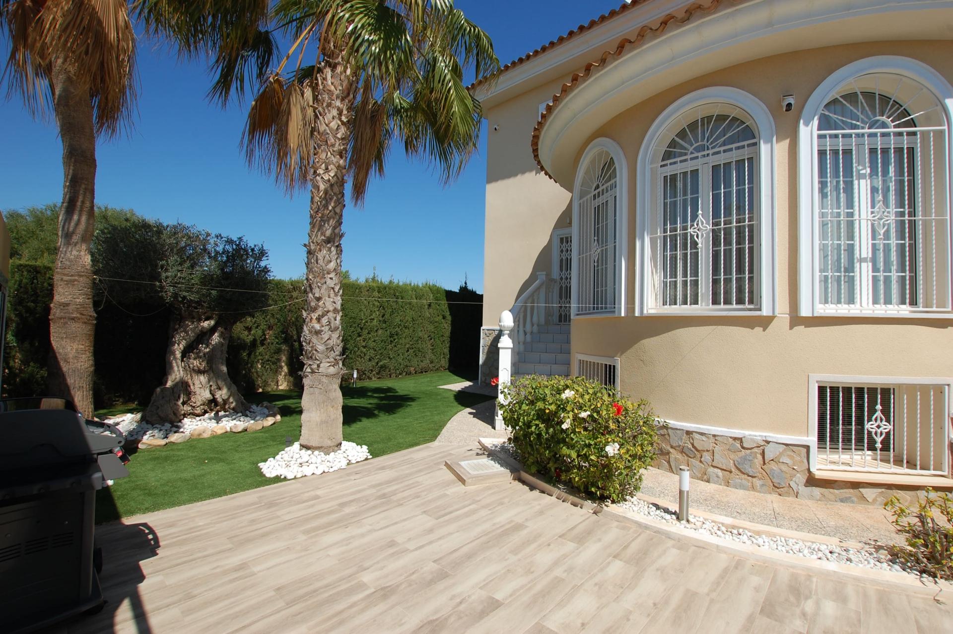 For sale - 5 Bedroom 4 Bathroom Villa in Ciudad Quesada - Costa Blanca  - Alicante
