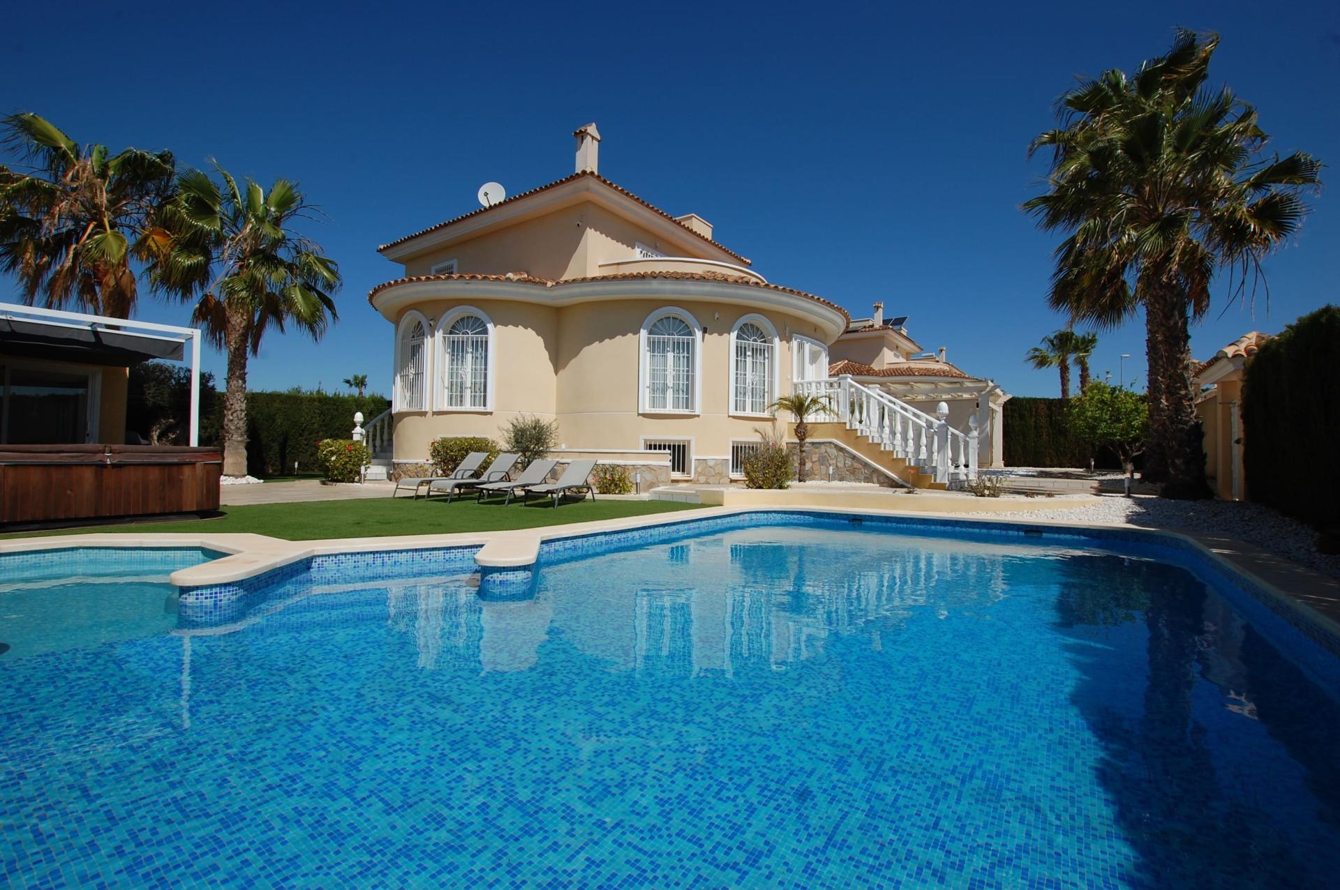 For sale - 5 Bedroom 4 Bathroom Villa in Ciudad Quesada - Costa Blanca  - Alicante