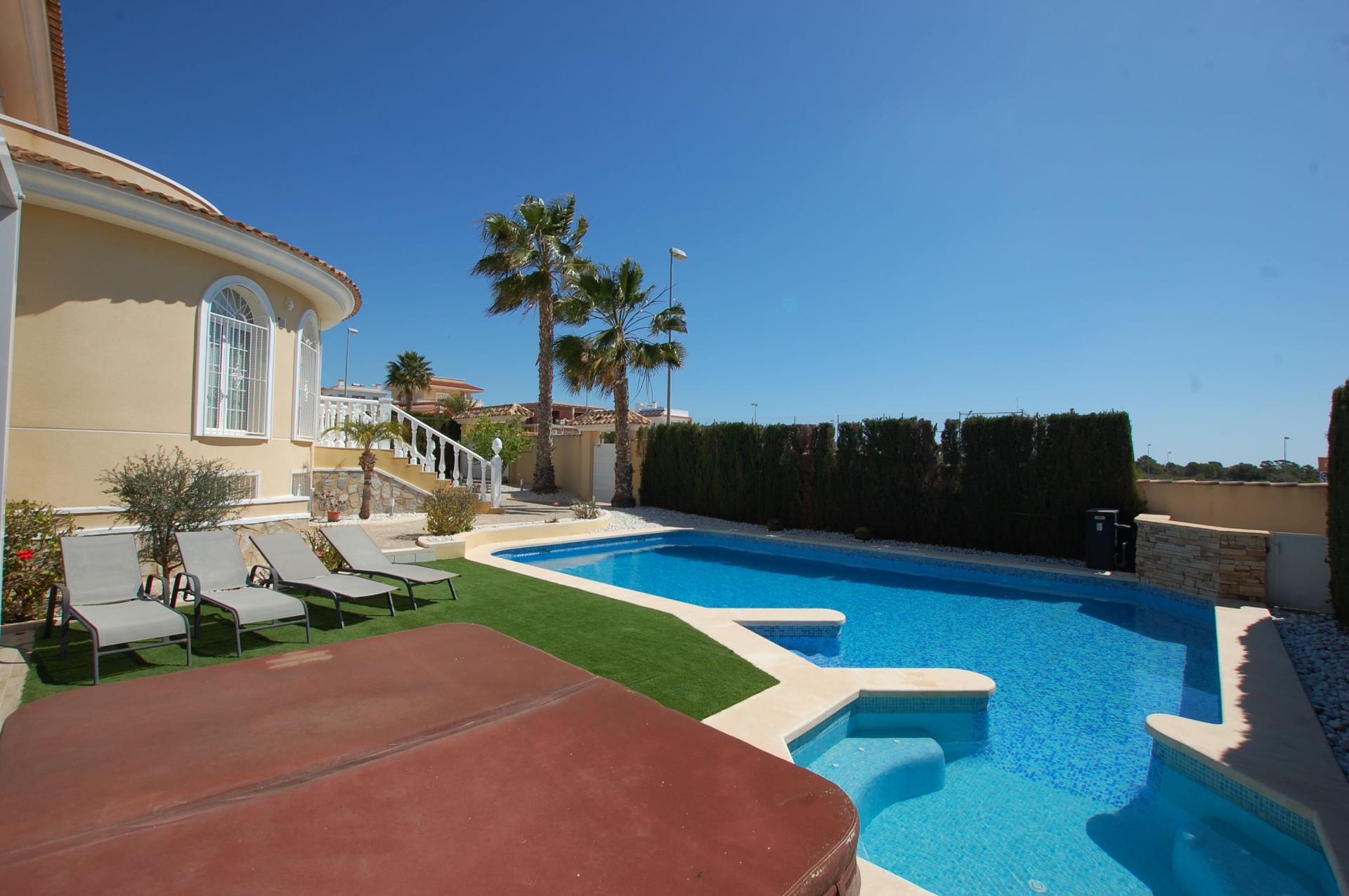 For sale - 5 Bedroom 4 Bathroom Villa in Ciudad Quesada - Costa Blanca  - Alicante
