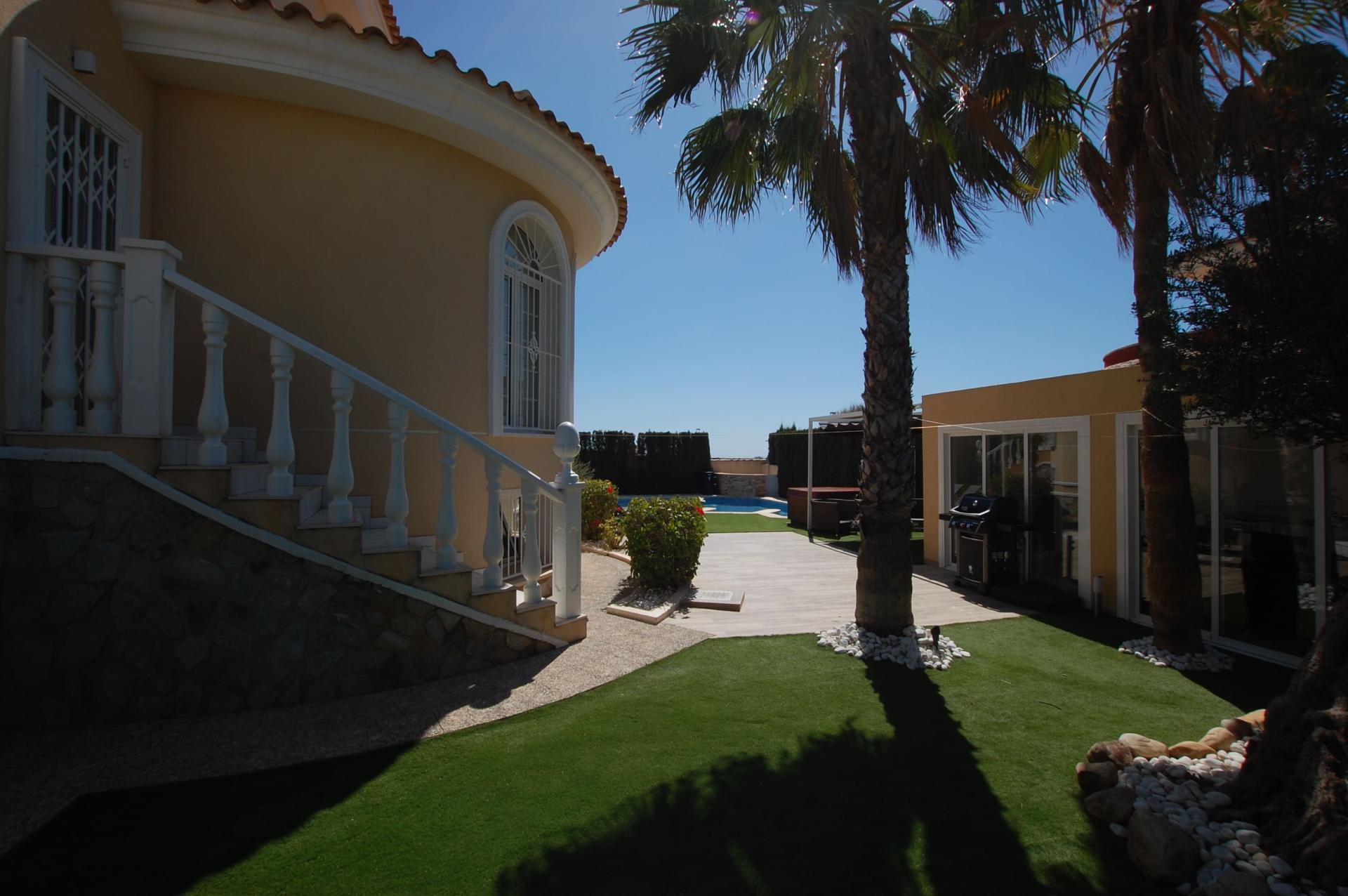 For sale - 5 Bedroom 4 Bathroom Villa in Ciudad Quesada - Costa Blanca  - Alicante