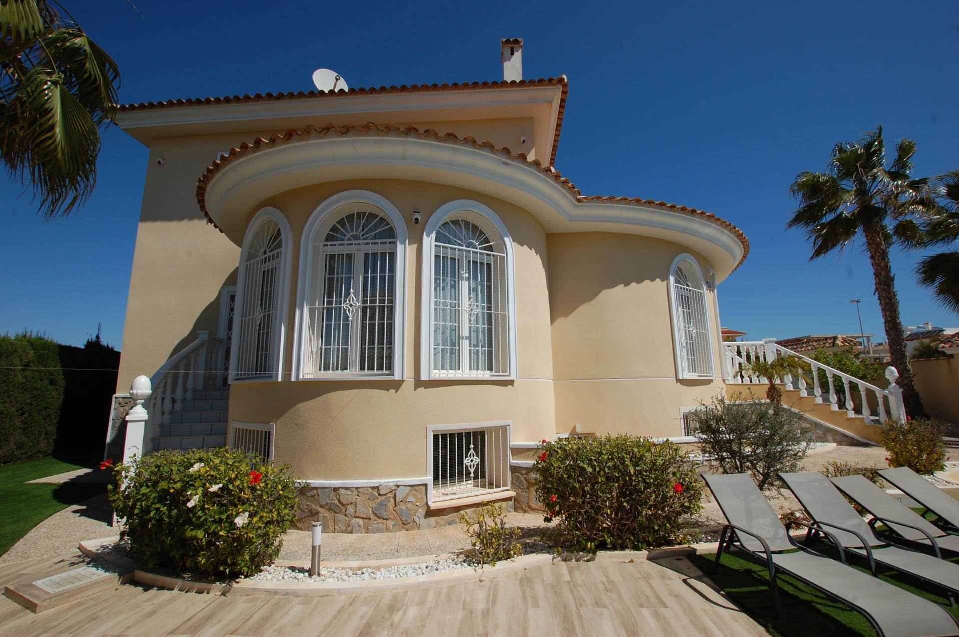 For sale - 5 Bedroom 4 Bathroom Villa in Ciudad Quesada - Costa Blanca  - Alicante