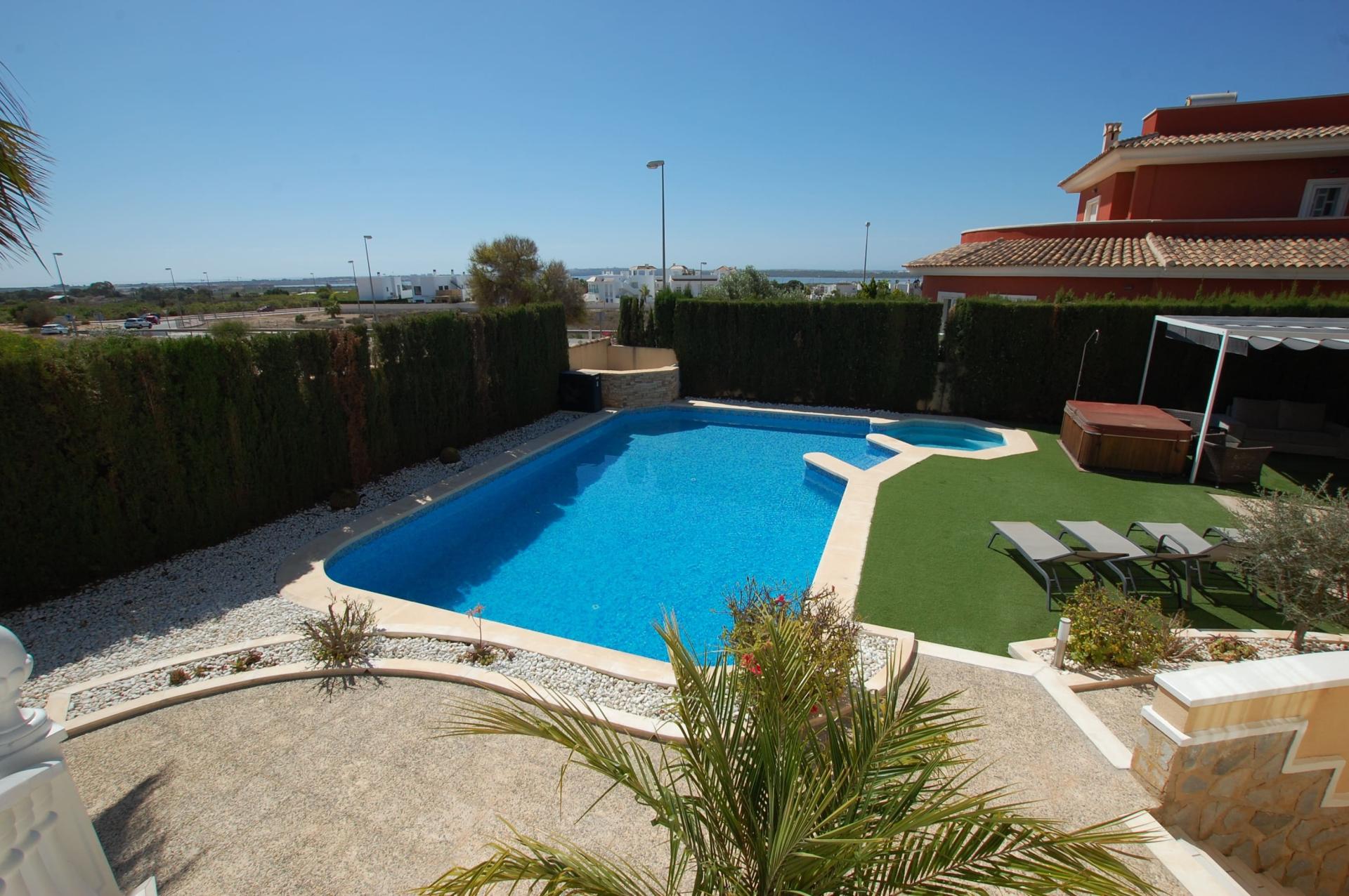For sale - 5 Bedroom 4 Bathroom Villa in Ciudad Quesada - Costa Blanca  - Alicante