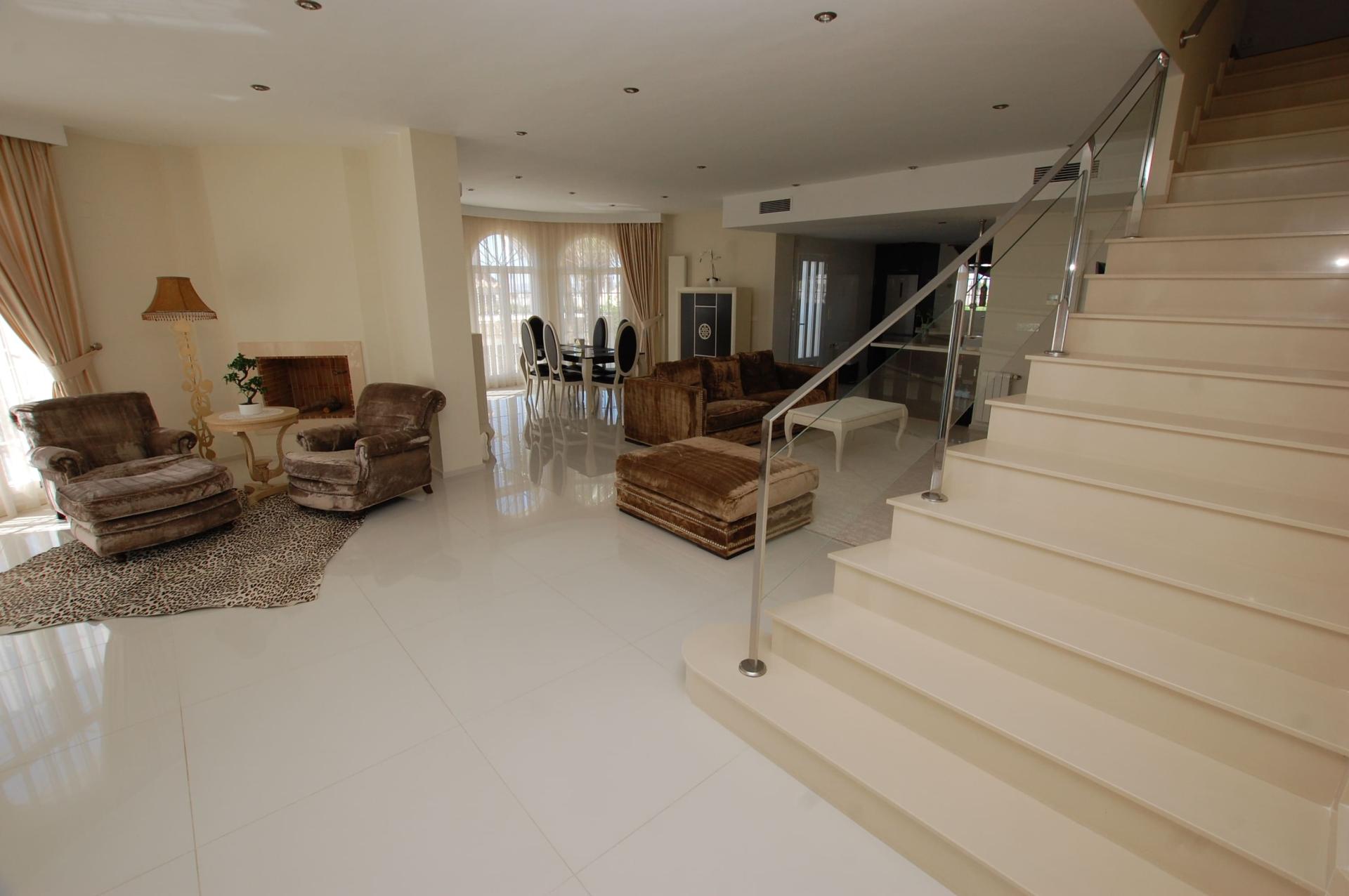 For sale - 5 Bedroom 4 Bathroom Villa in Ciudad Quesada - Costa Blanca  - Alicante