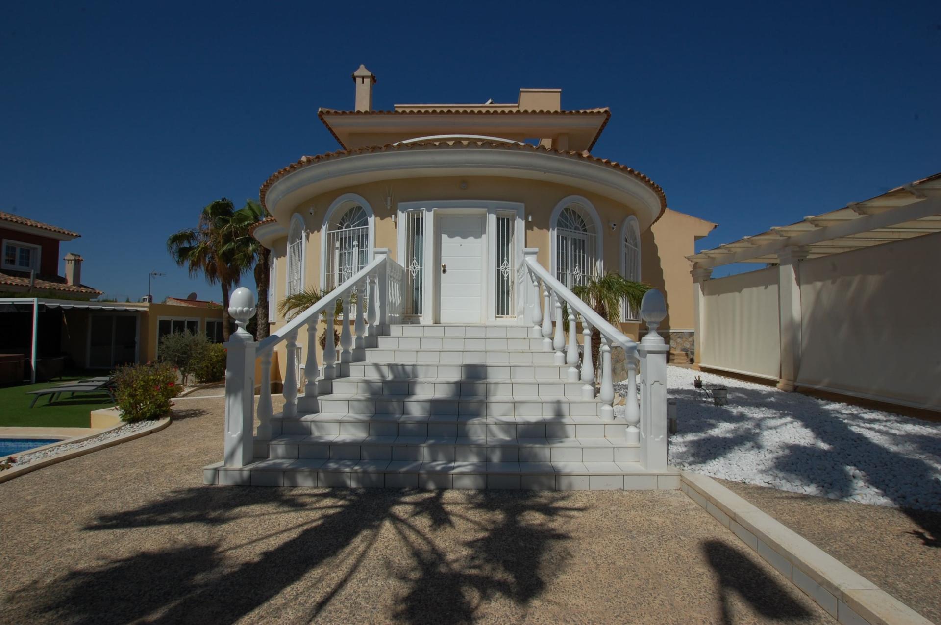For sale - 5 Bedroom 4 Bathroom Villa in Ciudad Quesada - Costa Blanca  - Alicante