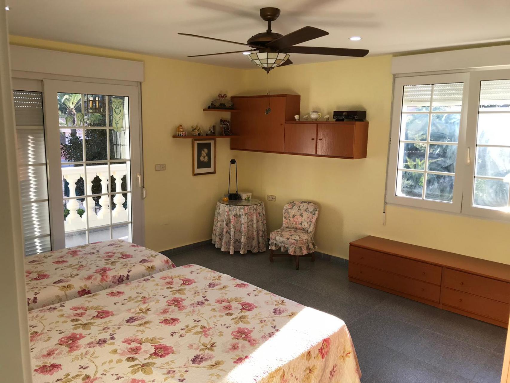For sale - 6 Bedroom 3 Bathroom Villa in Orihuela Costa - Costa Blanca  - Alicante