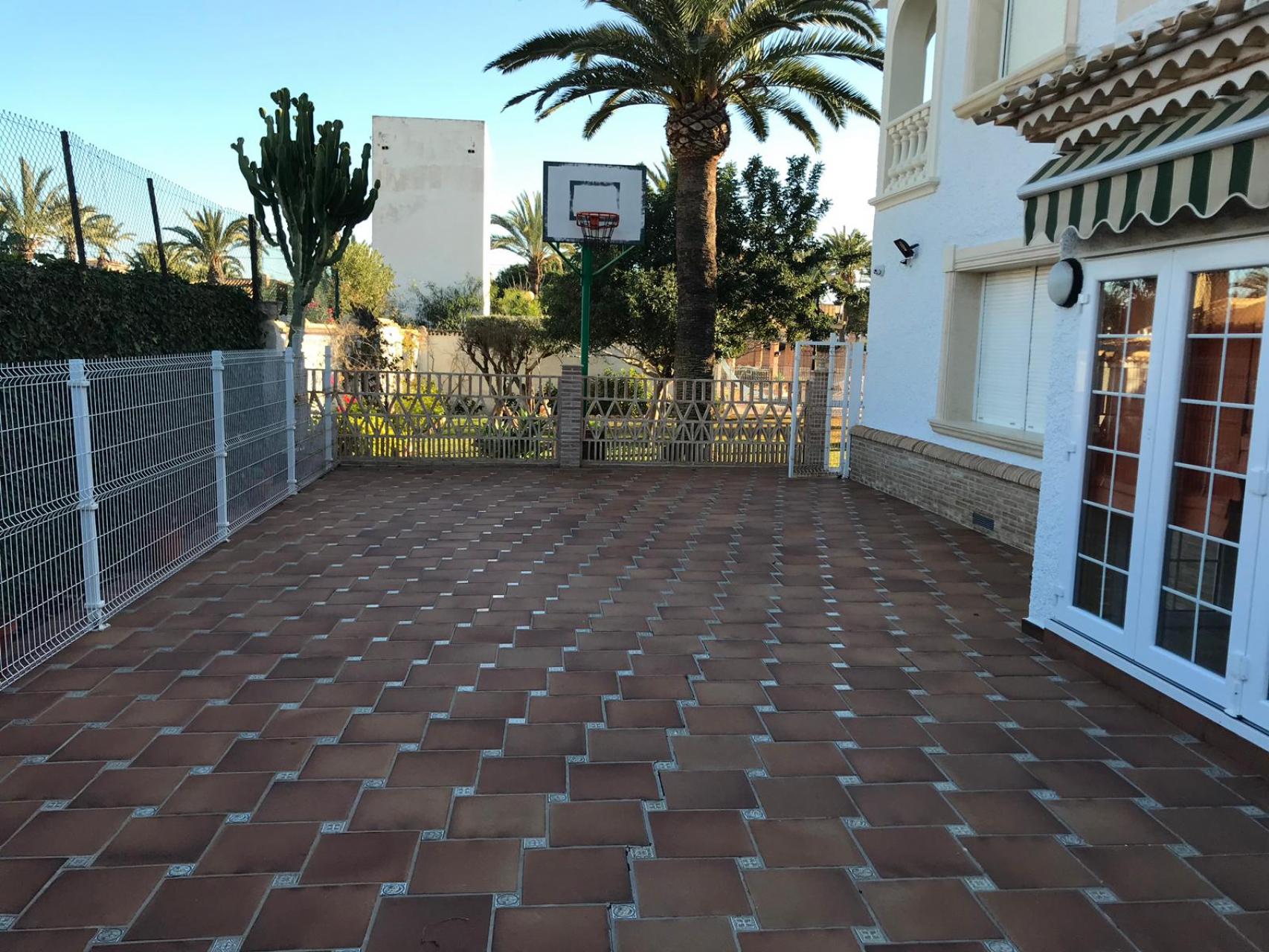 For sale - 6 Bedroom 3 Bathroom Villa in Orihuela Costa - Costa Blanca  - Alicante
