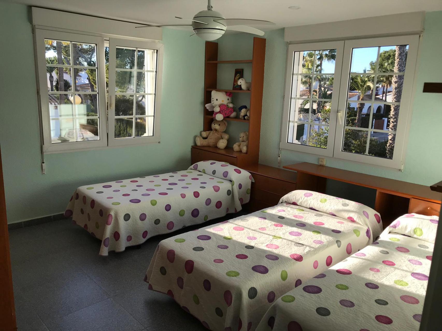 For sale - 6 Bedroom 3 Bathroom Villa in Orihuela Costa - Costa Blanca  - Alicante