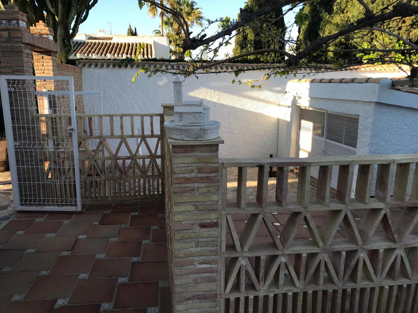 For sale - 6 Bedroom 3 Bathroom Villa in Orihuela Costa - Costa Blanca  - Alicante