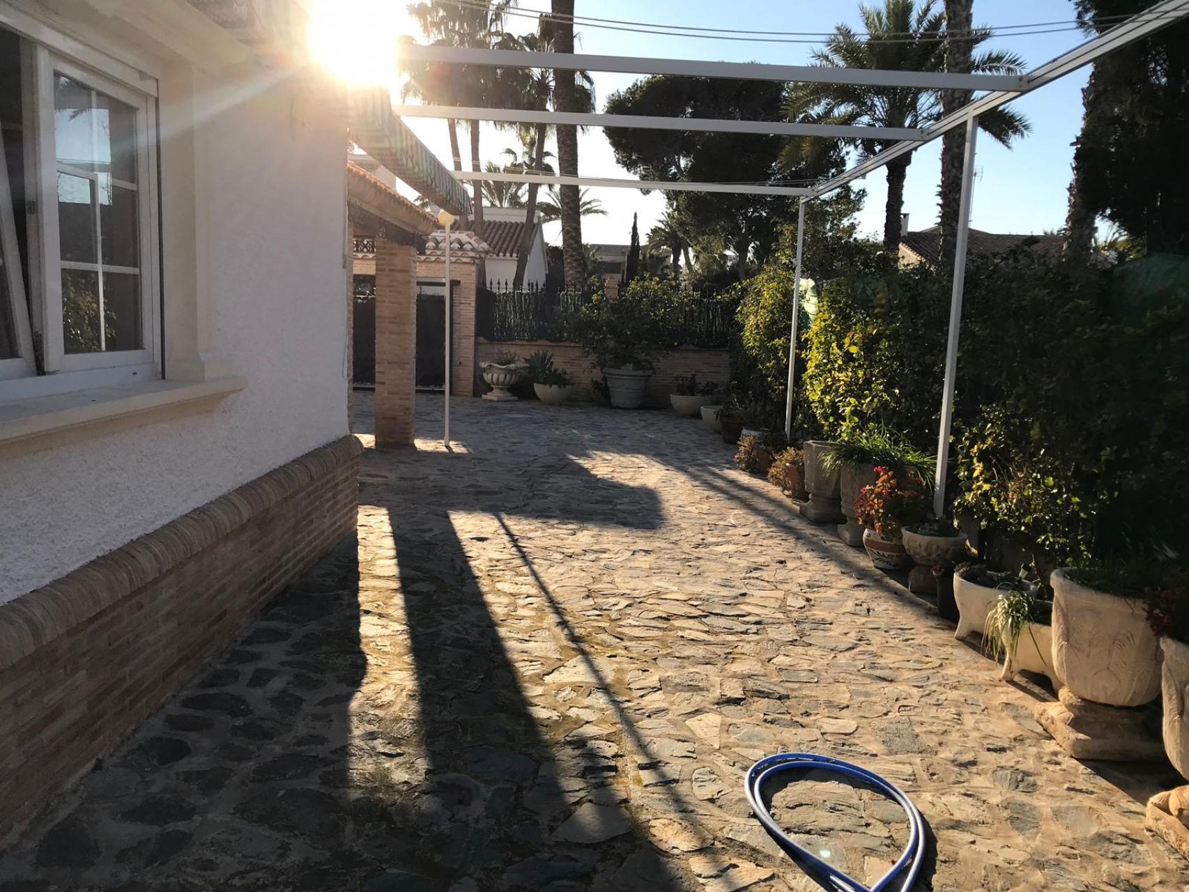 For sale - 6 Bedroom 3 Bathroom Villa in Orihuela Costa - Costa Blanca  - Alicante