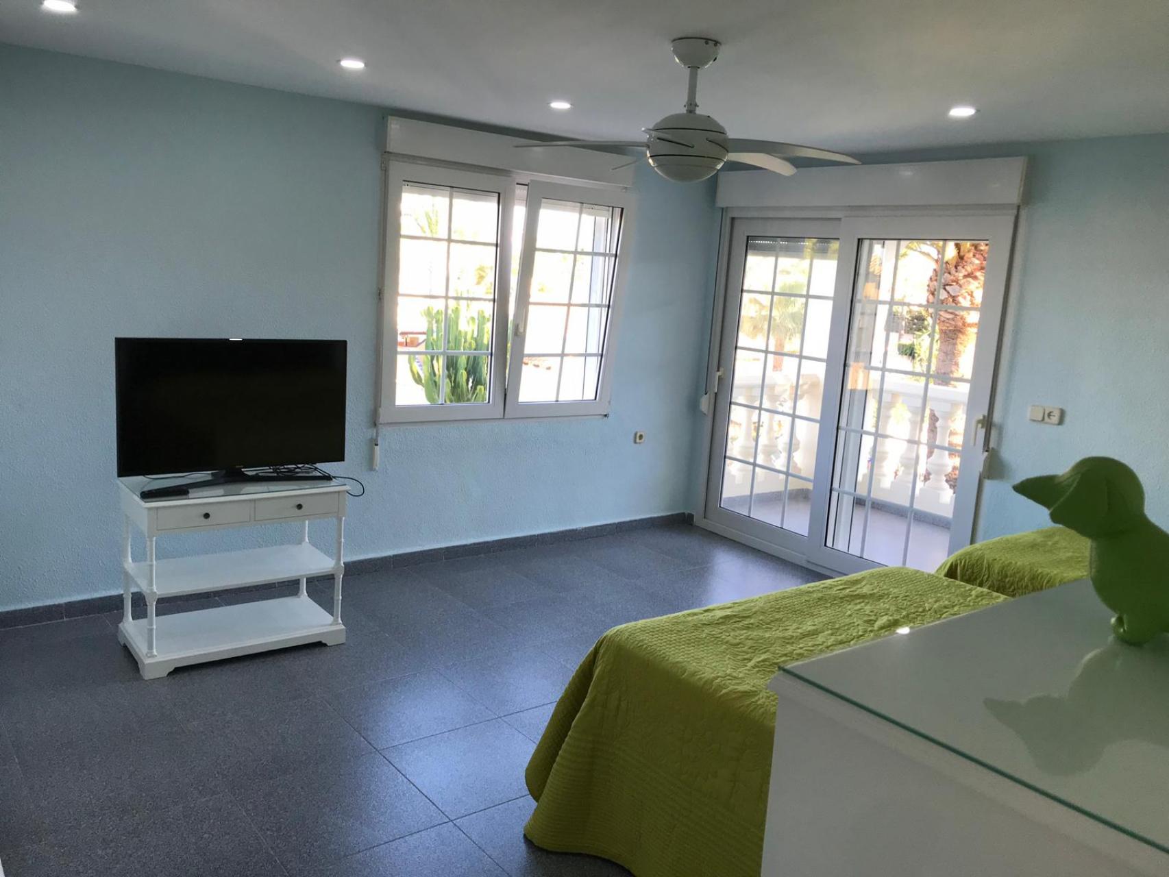 For sale - 6 Bedroom 3 Bathroom Villa in Orihuela Costa - Costa Blanca  - Alicante