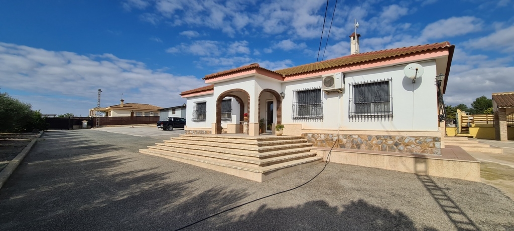 3 Bedroom 4 Bathroom Villa in Orihuela