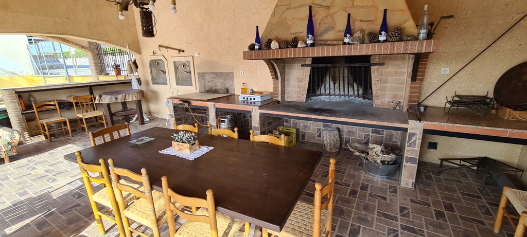 For sale - 3 Bedroom 4 Bathroom Villa in Orihuela - Inland  - Alicante
