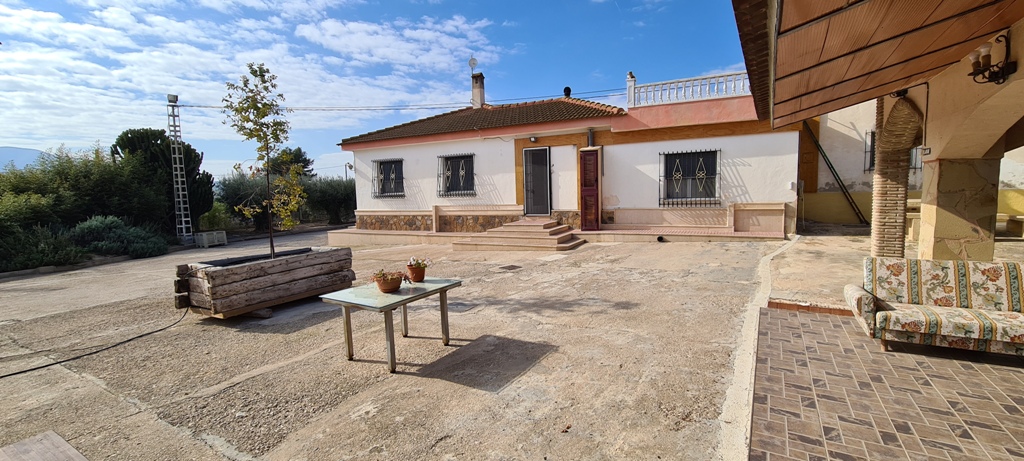 For sale - 3 Bedroom 4 Bathroom Villa in Orihuela - Inland  - Alicante