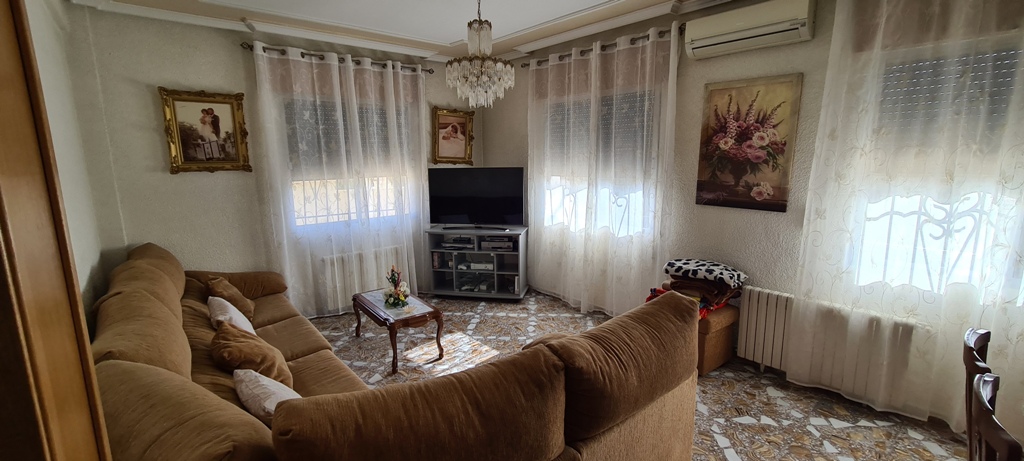 For sale - 3 Bedroom 4 Bathroom Villa in Orihuela - Inland  - Alicante