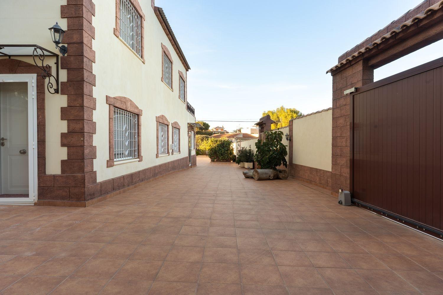 For sale - 7 Bedroom 4 Bathroom Villa in Torrevieja - Los Balcones - Los Altos Del Edén  - Alicante