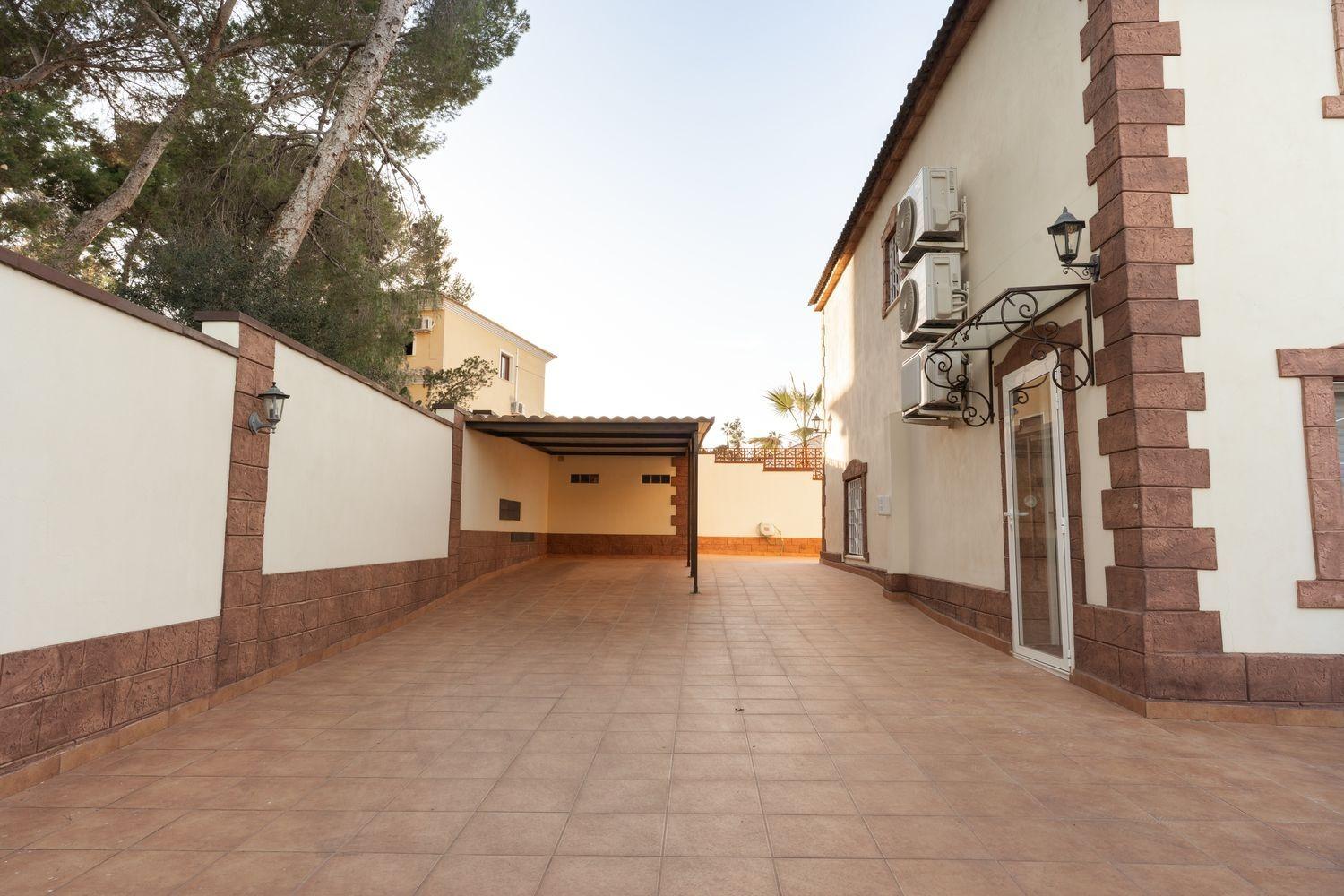 For sale - 7 Bedroom 4 Bathroom Villa in Torrevieja - Los Balcones - Los Altos Del Edén  - Alicante